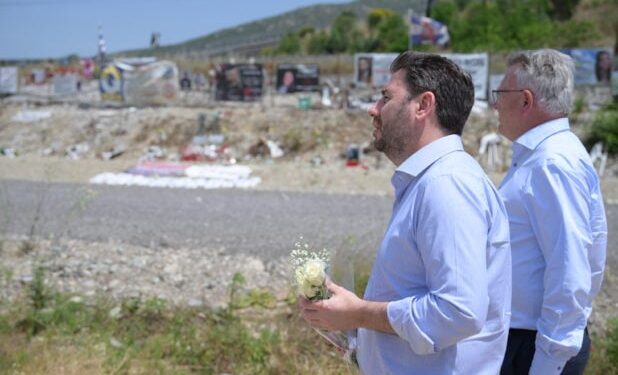 Απέναντι στο σκοτάδι, το φως της αλήθειας και της δικαιοσύνης βγαίνει πάντα νικητής