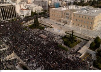 Απεργία για τα Τέμπη: Χιλιάδες πολίτες στους δρόμους την Παρασκευή για τα δύο χρόνια από την τραγωδία