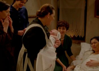 Ο Μαρκόπουλος ανακοινώνει στη Χλόη ότι η κόρη της είναι νεκρή