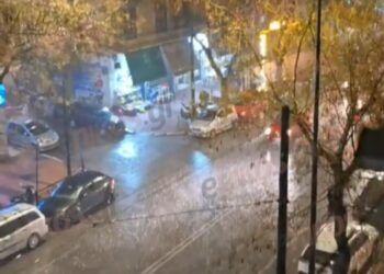 Καιρός: Έντονη βροχόπτωση στην Αθήνα