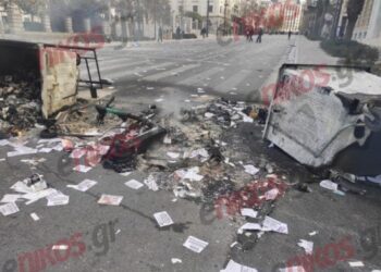 Σε εξέλιξη μεγάλη επιχείρηση καθαρισμού της πόλης μετά τις συγκεντρώσεις για τα Τέμπη