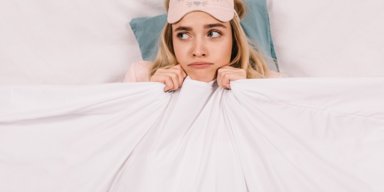 Οι 8 βραδινές συνήθειες των ανθρώπων που είναι πιο ευτυχισμένοι σε σχέση με τους περισσότερους