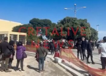 Επεισόδια στην πορεία για τα Τέμπη