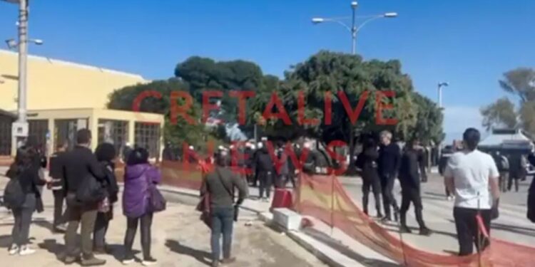 Επεισόδια στην πορεία για τα Τέμπη