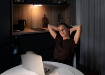 Ύπνος: Ειδικός εξηγεί τι να κάνετε εάν ξυπνάτε στις 3 τα ξημερώματα