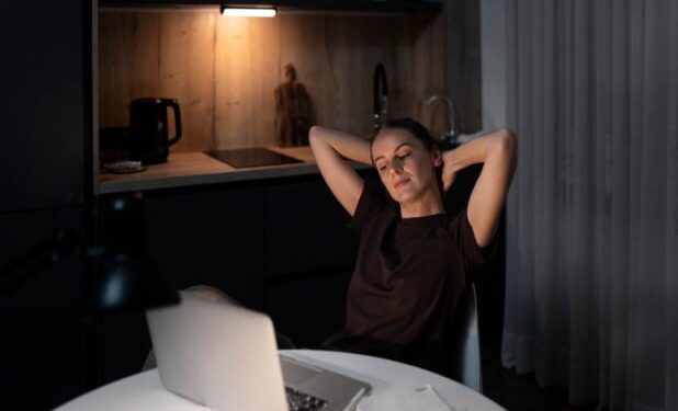 Ύπνος: Ειδικός εξηγεί τι να κάνετε εάν ξυπνάτε στις 3 τα ξημερώματα