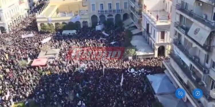 Πάτρα: Σε εξέλιξη η μεγάλη συγκέντρωση για τα Τέμπη