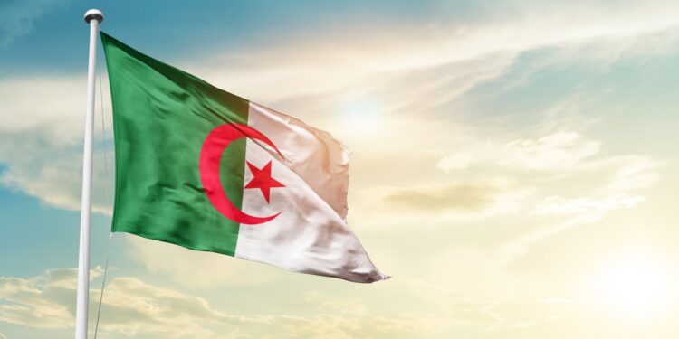 «Απορρίπτει κατηγορηματικά τα τελεσίγραφα και τις απειλές από τη Γαλλία»