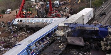 Στις 12 το μεσημέρι το τρισάγιο για τους 57 νεκρούς