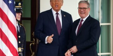 Τραμπ: Θέλησε να δείξει ότι έχει το πάνω χέρι στην συνάντηση με τον Στάρμερ