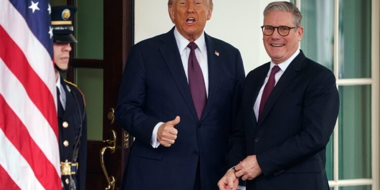 Τραμπ: Θέλησε να δείξει ότι έχει το πάνω χέρι στην συνάντηση με τον Στάρμερ