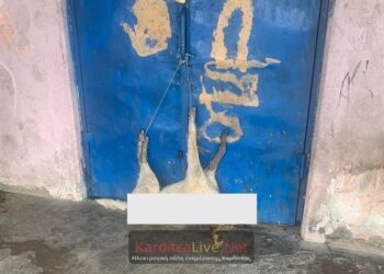 Κρέμασαν νεκρό σκύλο σε πόρτα σχολείου 