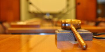 Στη φυλακή τρεις 25χρονοι για απάτες μέσω ηλεκτρονικών υπολογιστών και λεία άνω των 315.000 ευρώ