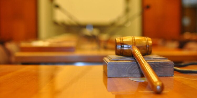 Στη φυλακή τρεις 25χρονοι για απάτες μέσω ηλεκτρονικών υπολογιστών και λεία άνω των 315.000 ευρώ