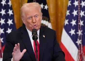 Ανακοίνωσε δασμούς 25% σε όλα τα αυτοκίνητα που δεν κατασκευάζονται στις ΗΠΑ