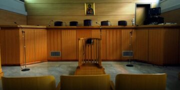 Αθωώθηκε ο 28χρονος που χτύπησε την σύντροφό του και άρπαξε το νεογέννητο μωρό τους