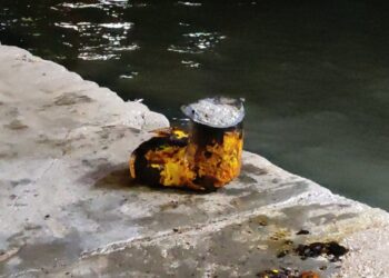 Χίος: Οι ισχυροί άνεμοι παρέσυραν το πλοίο – Έσπασαν οι κάβοι, κόπηκε η σιδερένια μπίντα