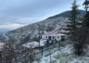 Λάρισα: Καθαρά Δευτέρα με χιόνι σε ορεινές περιοχές