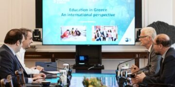 Συνάντηση Κυριάκου Μητσοτάκη με τον διευθυντή του ΟΟΣΑ για την εκπαίδευση και τις δεξιότητες