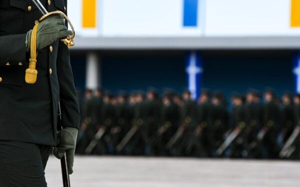 Ένοπλες Δυνάμεις: Από 13% έως 20% οι αυξήσεις στις αποδοχές των ένστολων