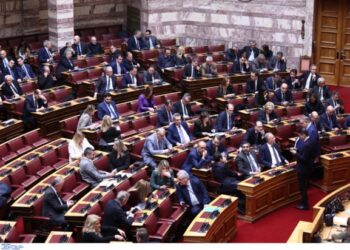 Σφοδρή κριτική της αντιπολίτευσης στην κυβέρνηση για τα επεισόδια στο Σύνταγμα