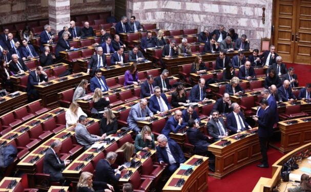 Σφοδρή κριτική της αντιπολίτευσης στην κυβέρνηση για τα επεισόδια στο Σύνταγμα