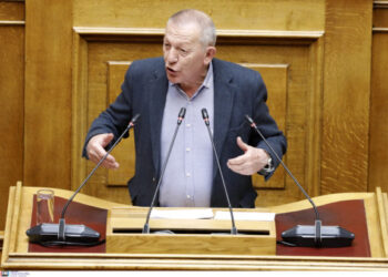 «Ντροπή μια κυβέρνηση να δηλώνει ότι δεν γνωρίζει τι μεταφέρουν τα τρένα»