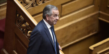 Βουλή: Ποιοι ήταν οι 3 βουλευτές της Νέας Δημοκρατίας που χειροκρότησαν τον Αντώνη Σαμαρά