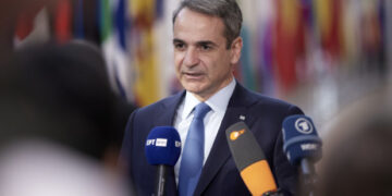 Στο Παρίσι ο Κυριάκος Μητσοτάκης με το «βλέμμα» στην Ουκρανία