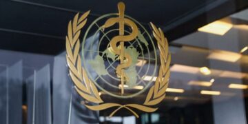 Εσωτερικό υπόμνημα αναφέρει ότι ο ΠΟΥ προτείνει απολύσεις και μείωση του προϋπολογισμού του κατά 1/5