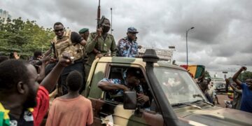 Δεκατρείς στρατιώτες έχασαν τη ζωή τους σε επιθέσεις τζιχαντιστών