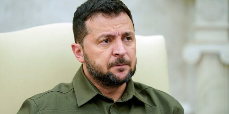 Ζελένσκι: «Ελπίζω οι ΗΠΑ να σταθούν δυνατές μπροστά στη Ρωσία»
