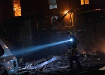 Ρωσικό drone έπληξε πολυκατοικία στο Χάρκοβο – Τουλάχιστον επτά τραυματίες