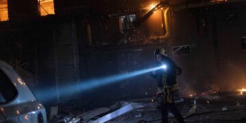 Ρωσικό drone έπληξε πολυκατοικία στο Χάρκοβο – Τουλάχιστον επτά τραυματίες