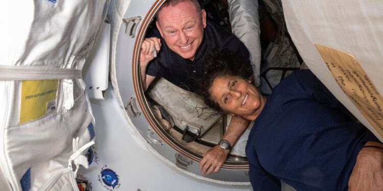 Επέστρεψαν στη Γη οι δύο αστροναύτες που είχαν αποκλειστεί στον Διεθνή Διαστημικό Σταθμό από τον Ιούνιο