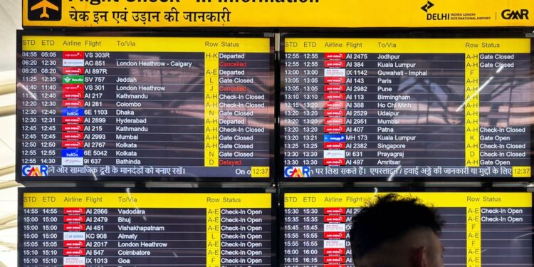 Προσγειώθηκε η πρώτη πτήση μετά την πυρκαγιά – Το Σάββατο αναμένεται η πλήρης αποκατάσταση της λειτουργίας