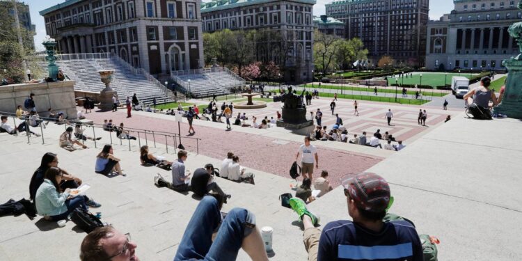 Παραιτήθηκε η προσωρινή πρόεδρος του Κολούμπια μετά τη «συνθηκολόγηση» στις απαιτήσεις Τραμπ