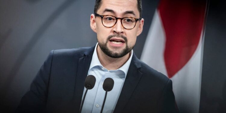 «Ως εδώ και μη παρέκει» λέει ο απερχόμενος πρωθυπουργός μετά τη νέα αναφορά του Τραμπ σε προσάρτηση της νήσου