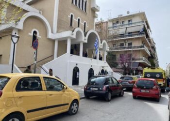 Κυριακή της Σταυροπροσκυνήσεως: Αναστάτωση σε εκκλησία της Αθήνας