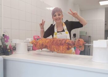 Ζαχαροπλάστισσα «τρελαίνει» το TikTok με τις πιο ρεαλιστικές γλυκές δημιουργίες