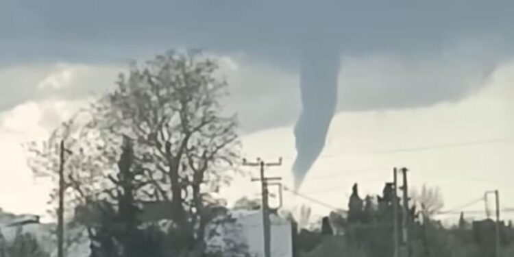 Αναστάτωση στους κατοίκους από ανεμοστρόβιλο