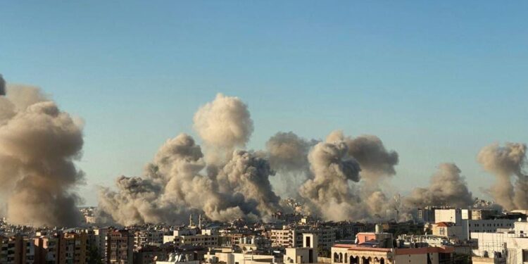 Ο στρατός του Ισραήλ λέει πως βομβάρδισε «στρατιωτικές εγκαταστάσεις» της Χεζμπολάχ στα νότια της χώρας