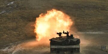 Οβίδα πυροβολικού έπεσε σε σπίτι – Τουλάχιστον επτά τραυματίες