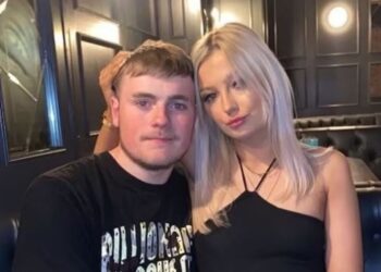 Βίντεο: Μεθυσμένη οδηγός που προκάλεσε θανατηφόρο τροχαίο με θύμα φίλο της ρωτά τον αστυνομικό που τη συλλαμβάνει: «Ποιος πέθανε»;