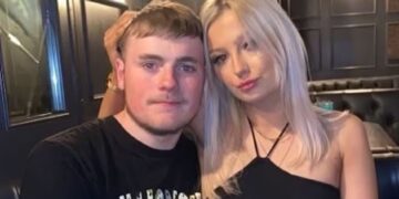 Βίντεο: Μεθυσμένη οδηγός που προκάλεσε θανατηφόρο τροχαίο με θύμα φίλο της ρωτά τον αστυνομικό που τη συλλαμβάνει: «Ποιος πέθανε»;