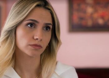 Η Μάγια απογοητεύεται όταν μαθαίνει για τη Στέλλα από τον Άγη