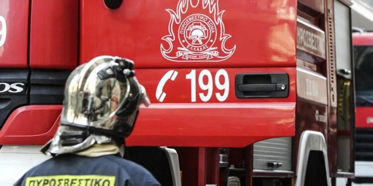Φωτιά σε διαμέρισμα στο Περιστέρι