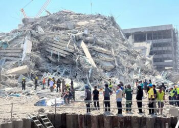 Σεισμός 7,7 βαθμών στη Μιανμάρ: Παγιδευμένοι εργάτες στα συντρίμμια κτιρίου που κατέρρευσε και αναφορές για δεκάδες νεκρούς