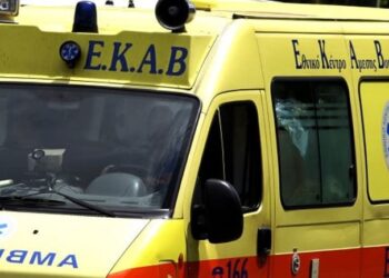 Τροχαίο στη Βάρη – Απεγκλωβίστηκαν ένας τραυματίας κι ένας επιβάτης χωρίς αισθήσεις