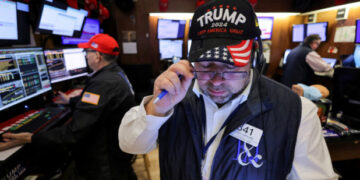 «Βουτιά» στη Wall Street: Οι δασμοί Τραμπ πανικοβάλλουν τις αγορές και «εξαϋλώνουν» 4 τρισ. δολάρια